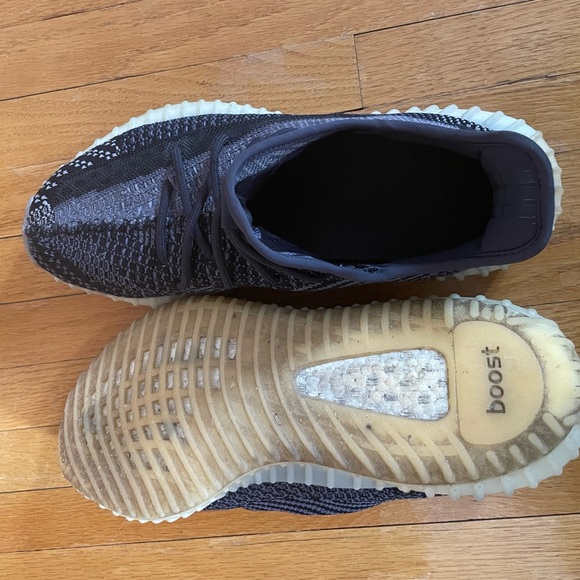 Adidas Yeezy carbon size 11 - Picture 4 of 4
